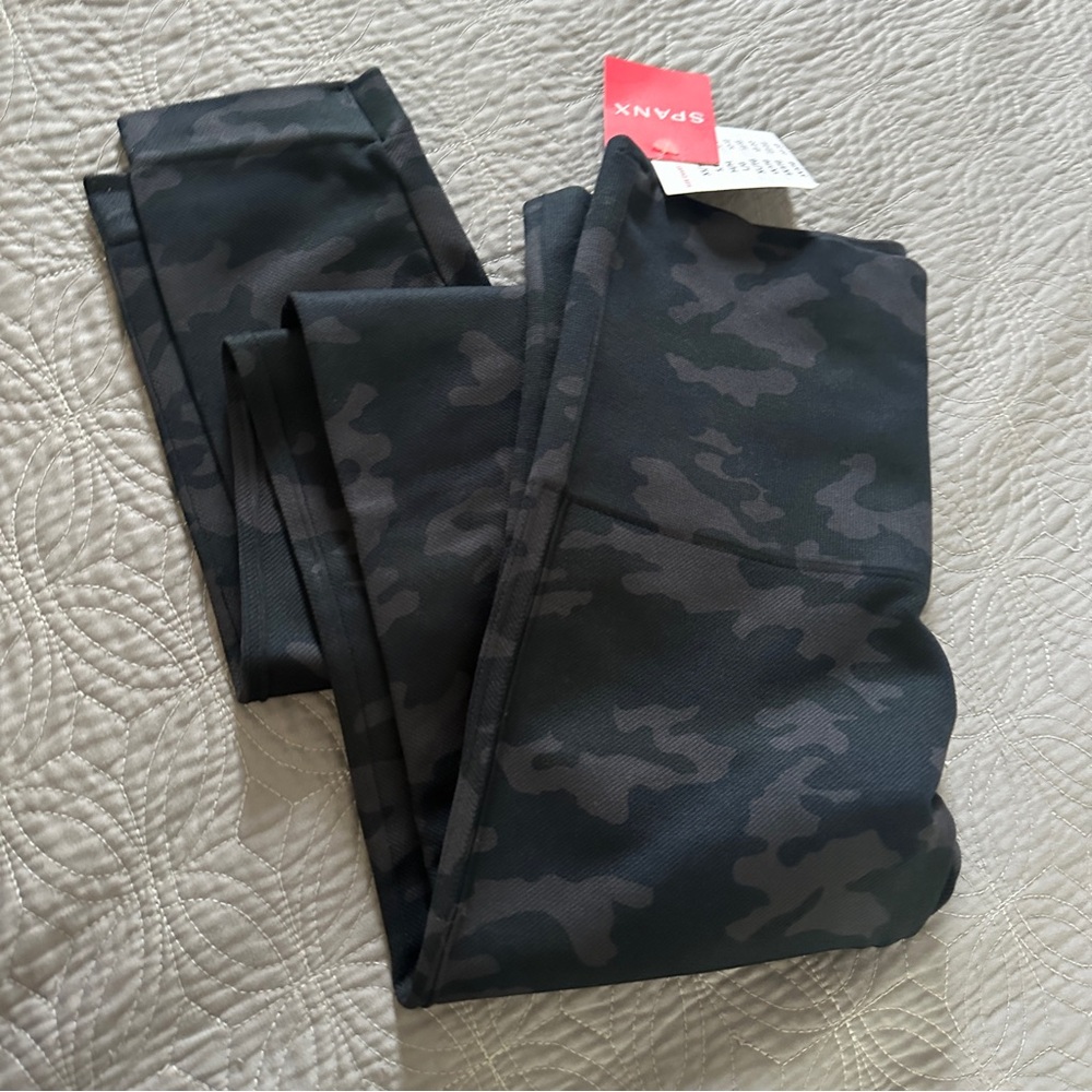 NWT Spanx Black Camo Leggings, M